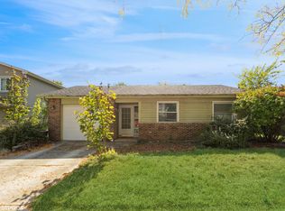 12 Blue Jay Ct, Woodridge, IL 60517