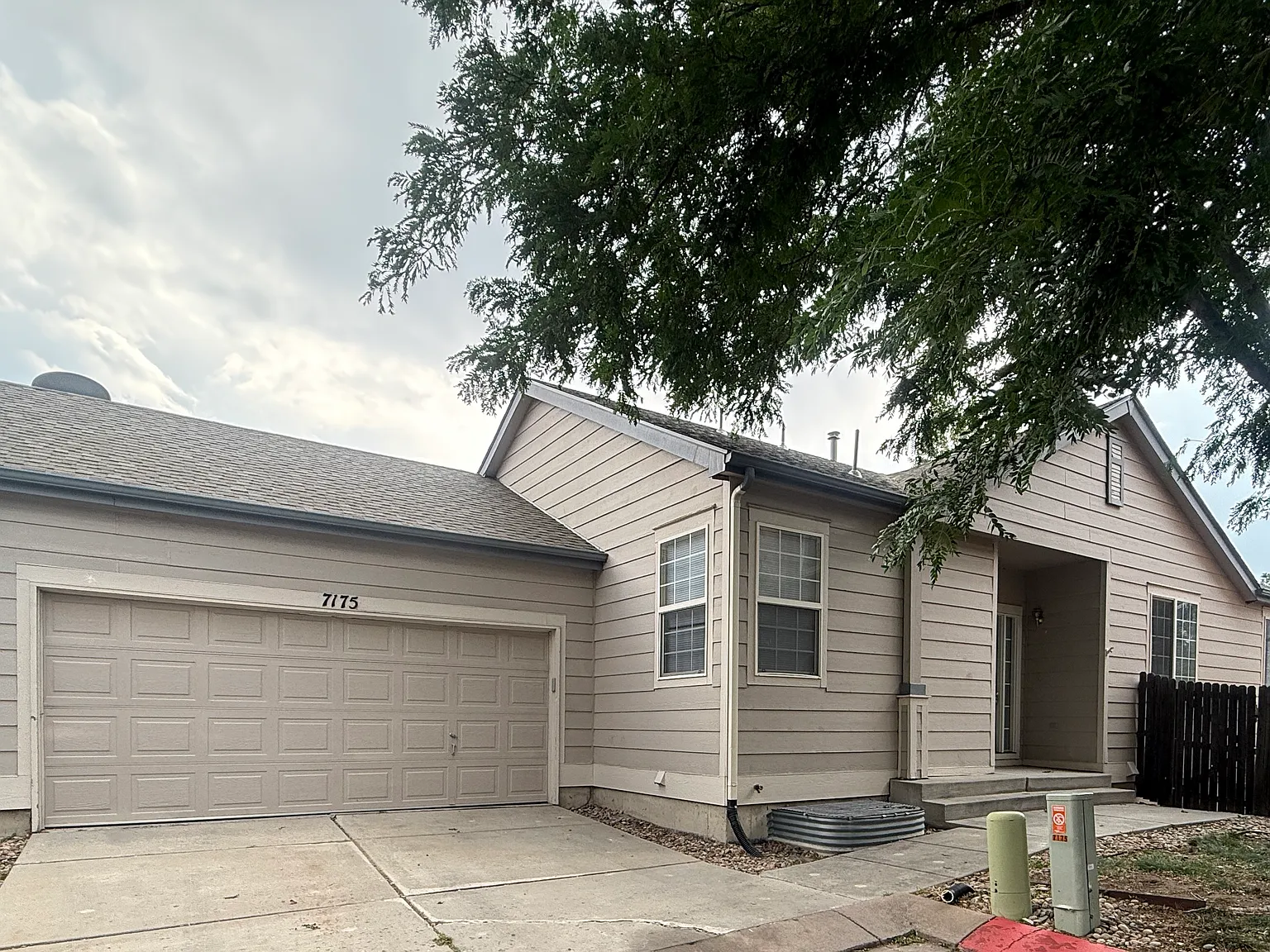3 bed, 3030 sqft, $2,300 — Photo 2