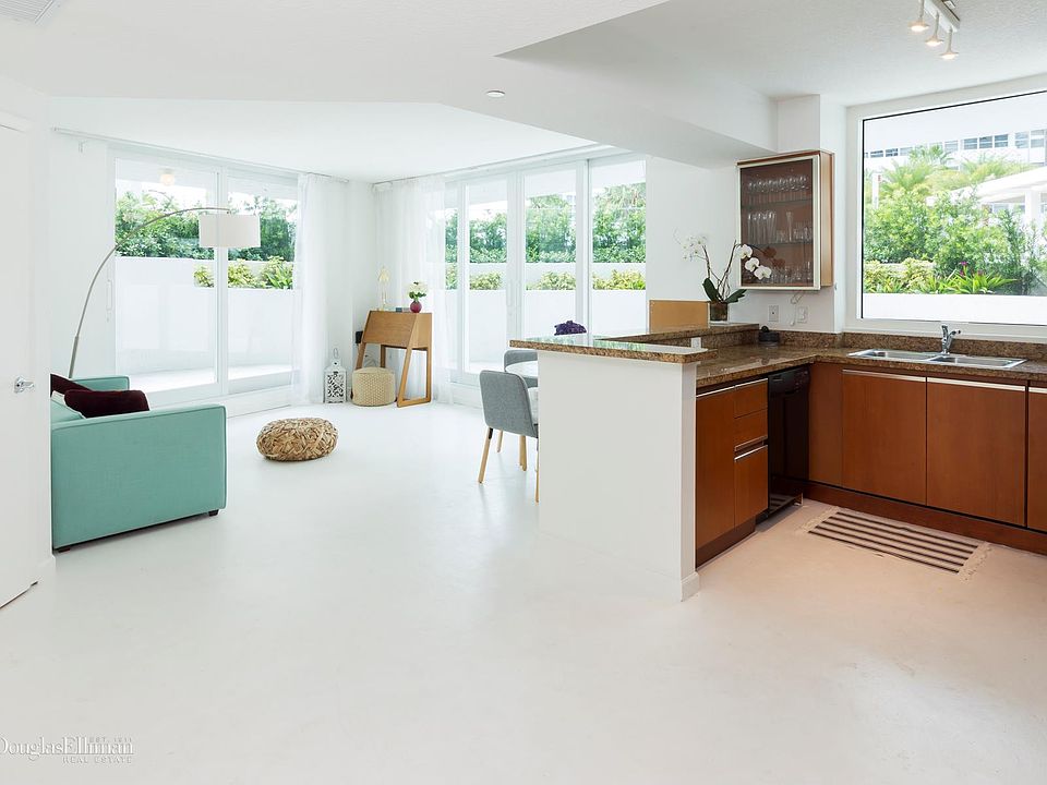 1st image of 10 Venetian Way APT 305