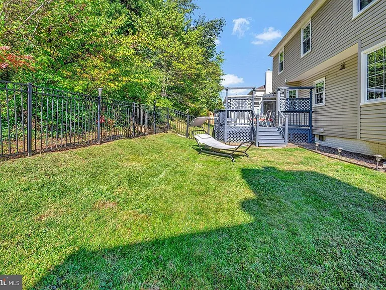 64 Blossom Wood Ct — Photo 42