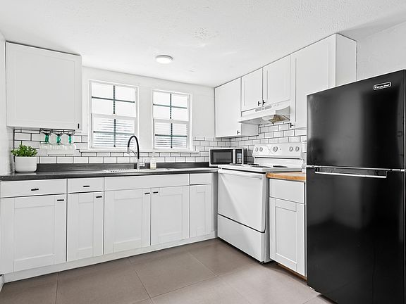 5th image of 29 1/2 Ocean Breeze St APT 1