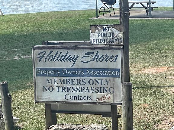 5th image of 19 S Holiday Dr
