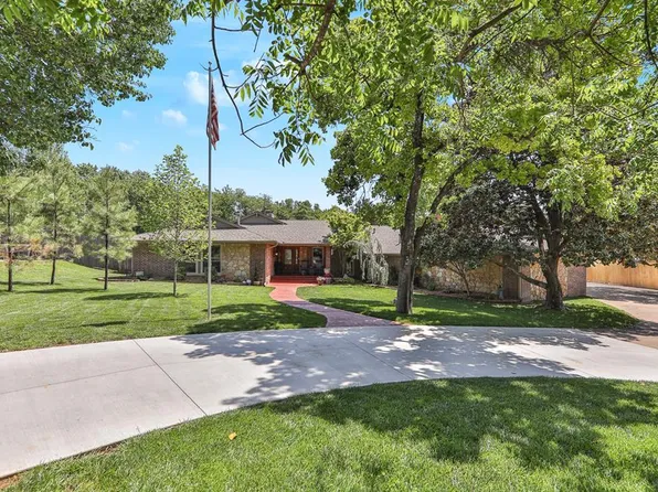 1924 Skylark Ct, Edmond, OK 73034