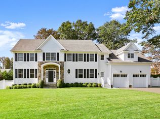 36 Old Wagon Rd, Old Greenwich, CT 06870