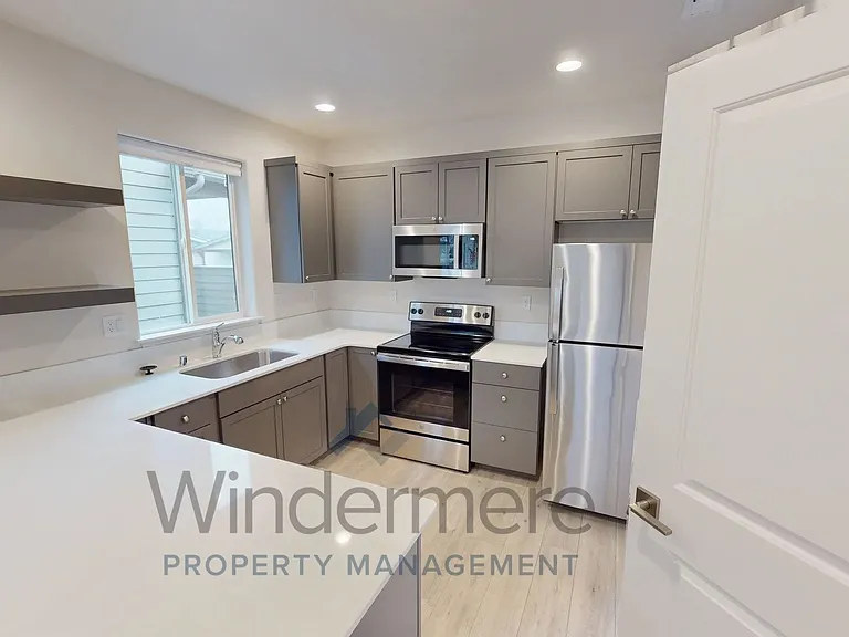 Avery Estates — Photo 103