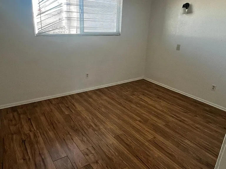 90 Mariposa Dr — Photo 10
