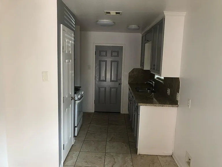 3015 Green St — Photo 4