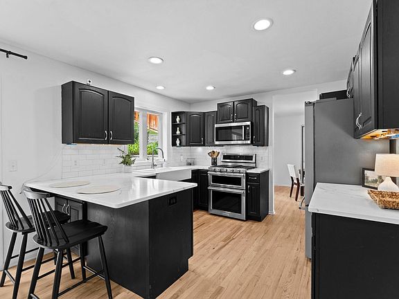 4th image of 120 W 136th St