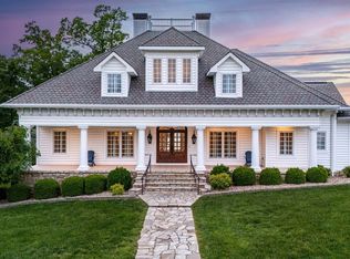 720 Bay View Dr W, Grand Rivers, KY 42045