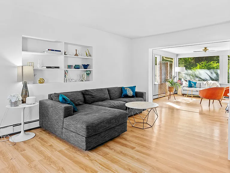 8 Halsey Ln — Photo 3