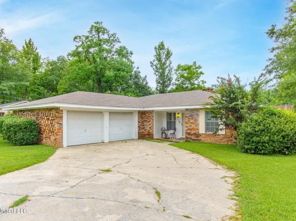 108 Pecan Grove Dr, Hattiesburg, MS 39402