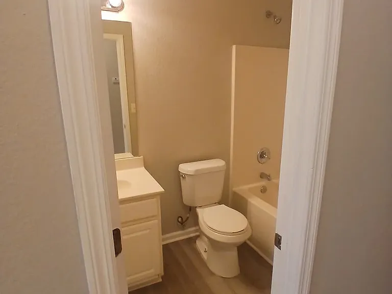 305 Brookview Dr — Photo 6