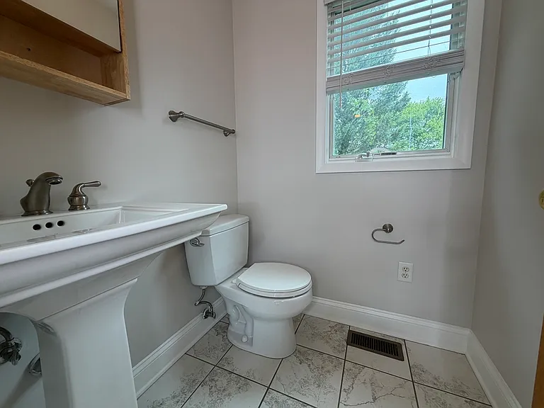 126 Median Dr — Photo 15