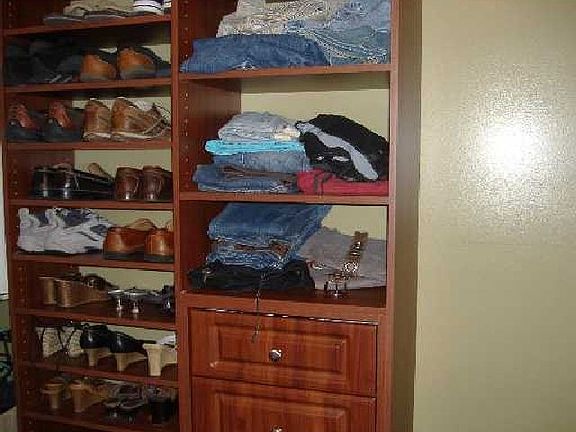 CALIFORNIA STYLE CLOSET IN MSTR BDRM