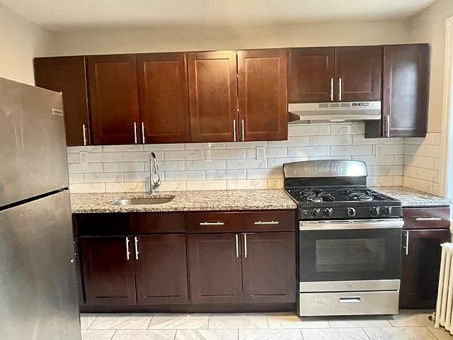 1st image of 116 S Grove St APT 201
