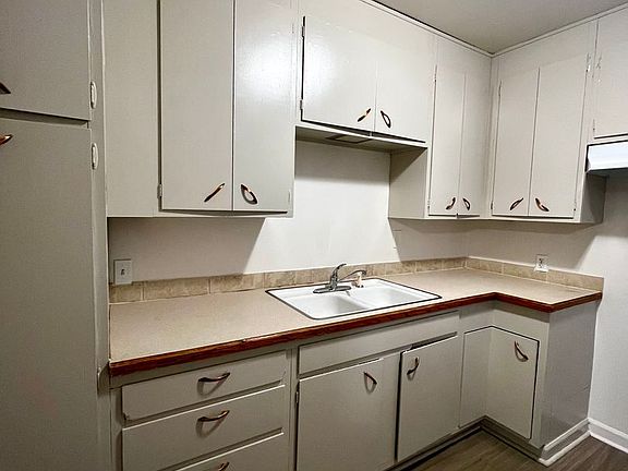 5th image of 211 S 10th Ave #3