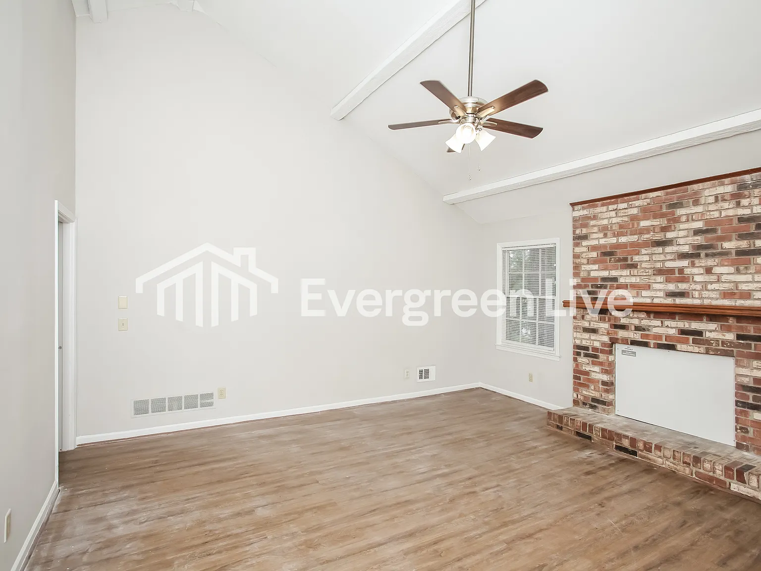 3 bed, 2.0 bath, 1242 sqft, $1,595 — Photo 4