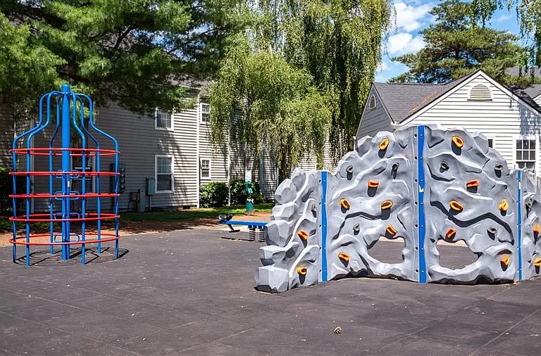 Lancaster Commons — Photo 15