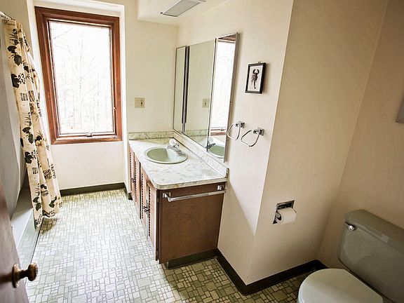 3rd image of 27840 Annetta Dr