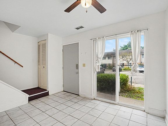 2nd image of 3433 Kenbrooke Ct