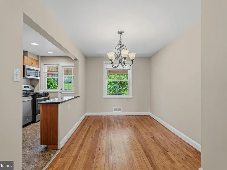 586 Lucia Ave — Photo 7