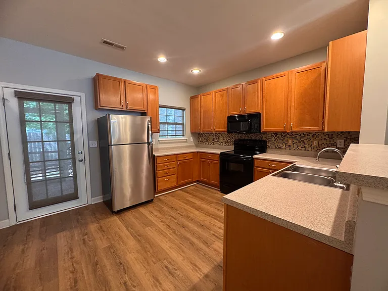 125 Humberside Dr — Photo 11
