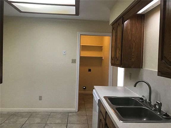 5th image of 3223 Kellie St