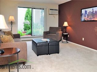 6925 Ashwood Rd APT 104, Woodbury, MN 55125