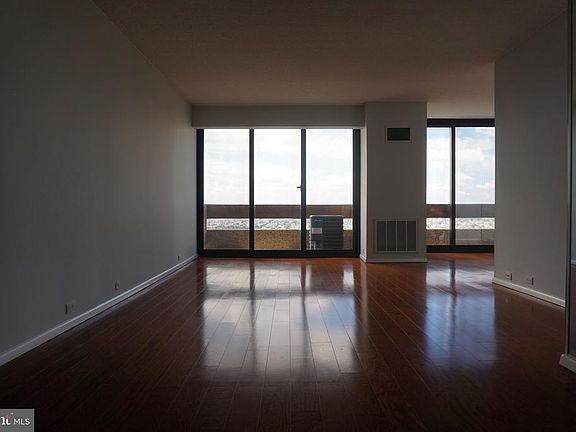 4th image of 1326-42 Spruce St #2804