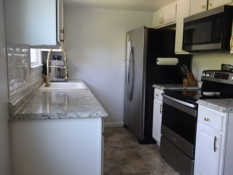 649 S Front St — Photo 12