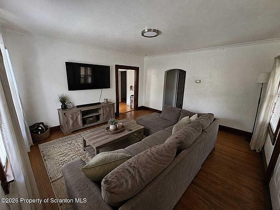 4th image of 1057 Lincoln St