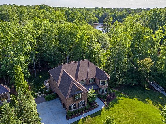 3rd image of 1042 Bromley Dr