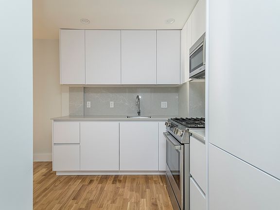 3rd image of 1410M Columbia Rd #7F
