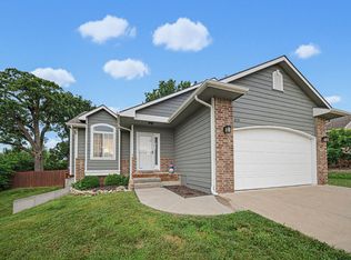 828 Fossilridge Dr, Manhattan, KS 66503