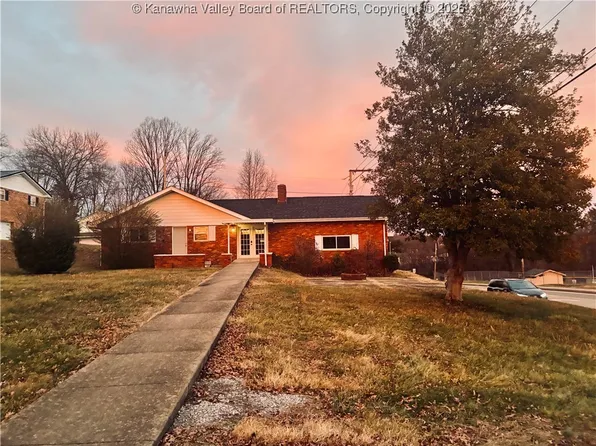 5201 Hammons Dr, Charleston, WV 25313