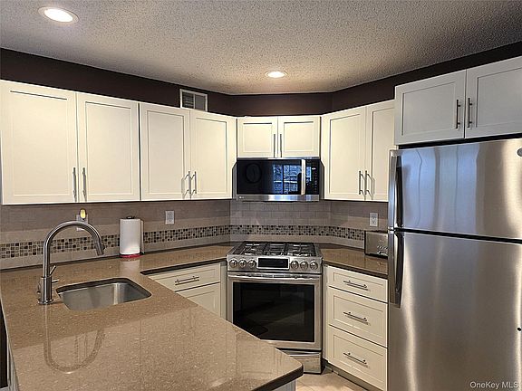 3rd image of 99 Eagle Ridge Way