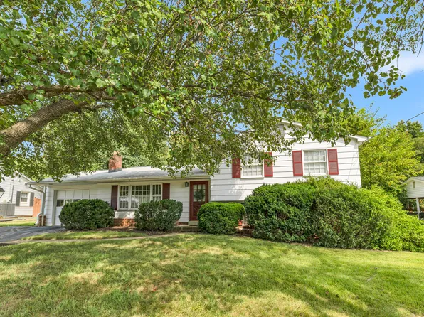 5706 Helmsdale Ln, Alexandria, VA 22315