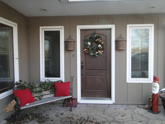 3rd image of 2304 Lakeview Dr