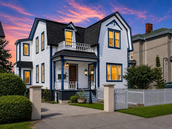 1120 Caledonia Ave, Victoria, BC V8T 1G1
