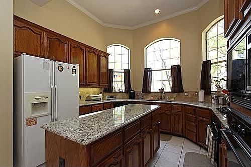 4th image of 4548 Old Pond Dr
