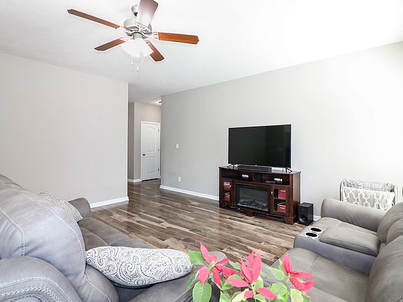 5th image of 11815 Avedon Dr