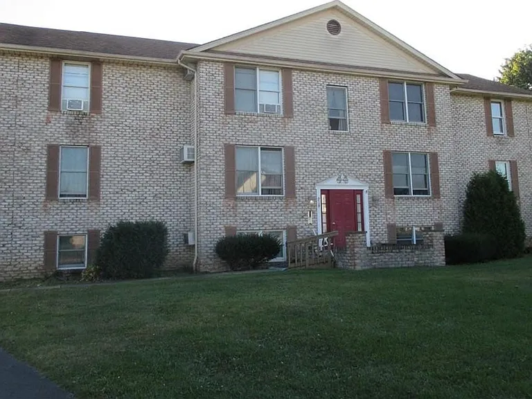918 Pearson Cir #2 — Photo 1