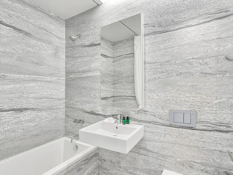 515 W 23rd St #11 — Photo 22