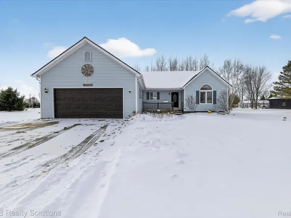 5769 Cobblestone Dr, North Branch, MI 48461