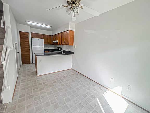 3rd image of 6002 Chestnut Hollow Ct