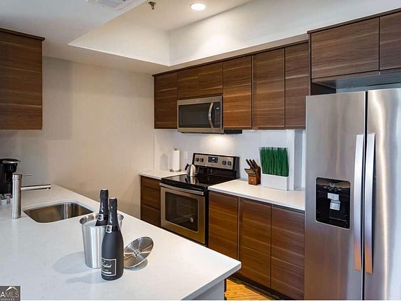 4th image of 2161 Peachtree Rd NE APT 605
