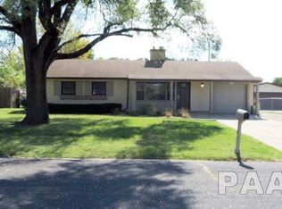 614 W Shoshone Rd, Peoria, IL 61614