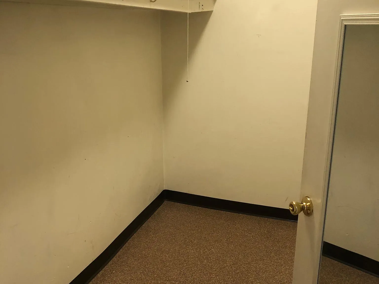 Studio, 700 sqft, $750 — Photo 4