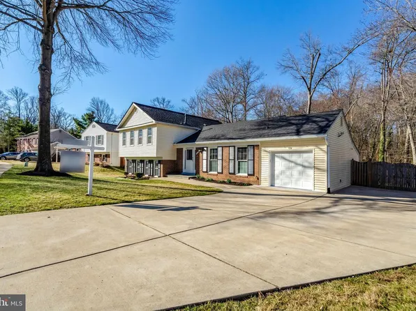 9315 Winbourne Rd, Burke, VA 22015