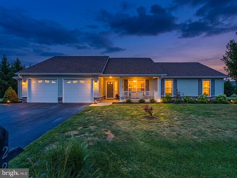 1st image of 222 Balmoral Ln